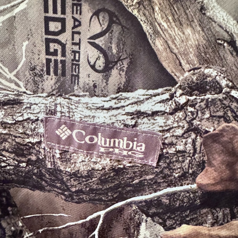 Columbia Men's Camouflage and Black Performance Pullover - Picture 4 of 5